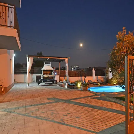 Deluxe Porto Τρογκίρ