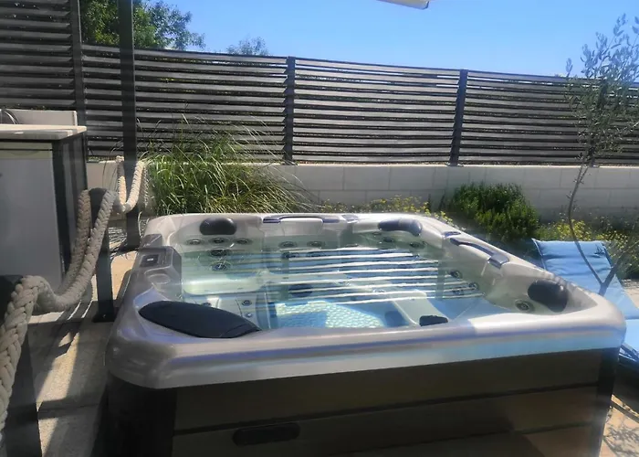 Deluxe Porto * Τρογκίρ