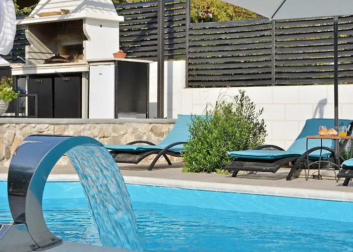 Deluxe Porto * Τρογκίρ