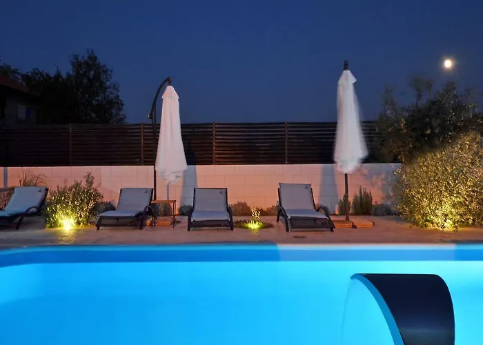 Deluxe Porto * Τρογκίρ