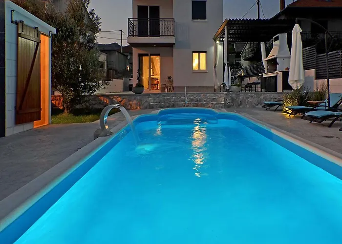 Deluxe Porto Τρογκίρ