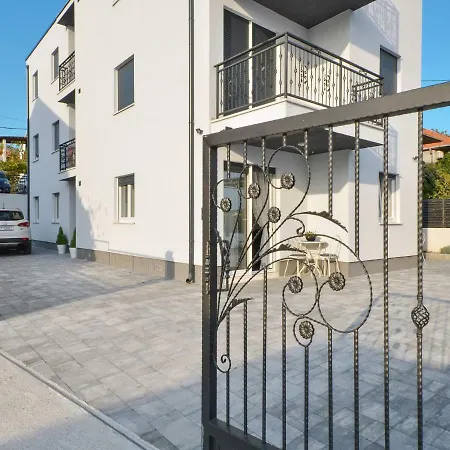 Deluxe Porto Trogir